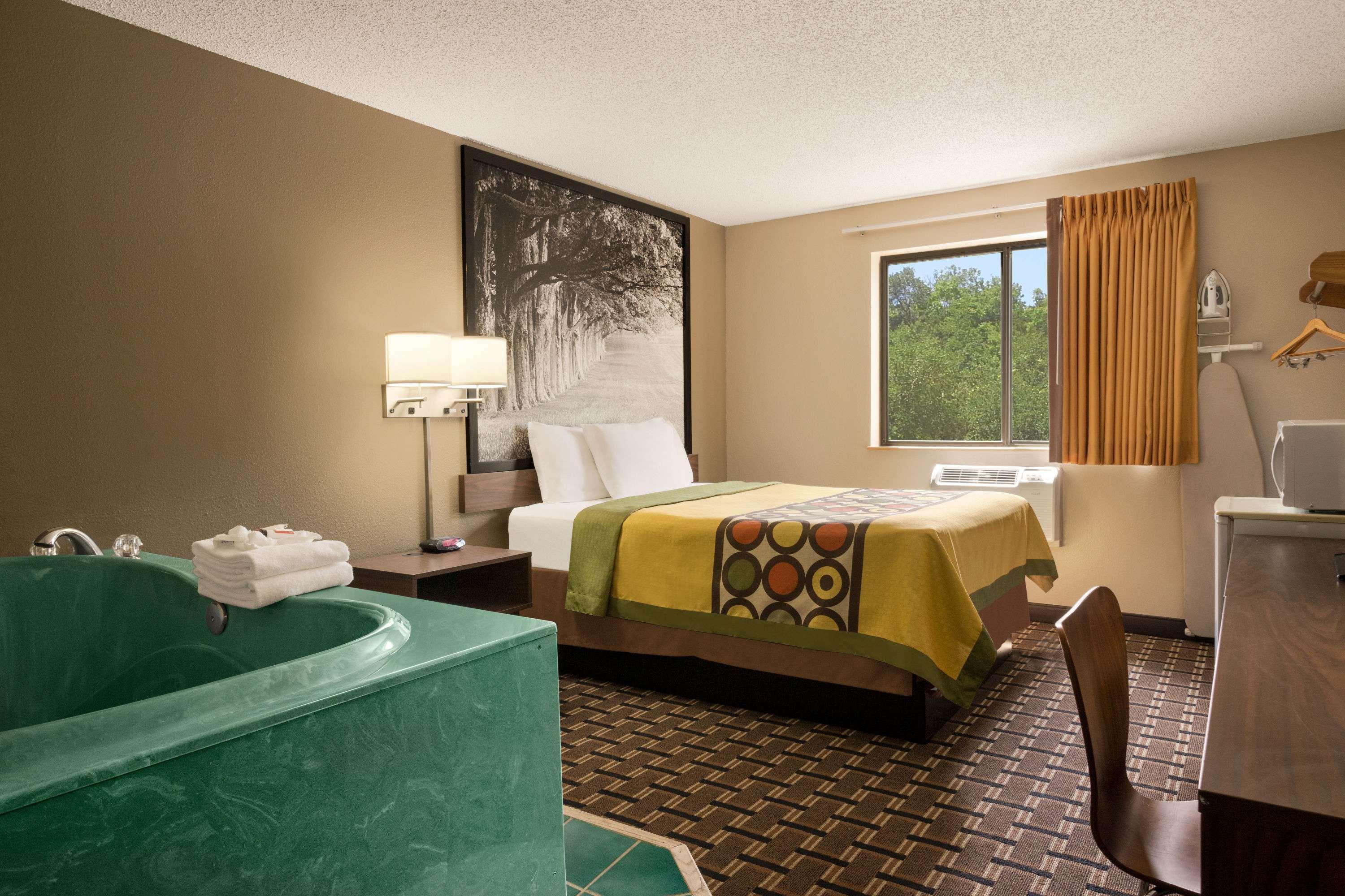 Super 8 By Wyndham Mayfield Extérieur photo