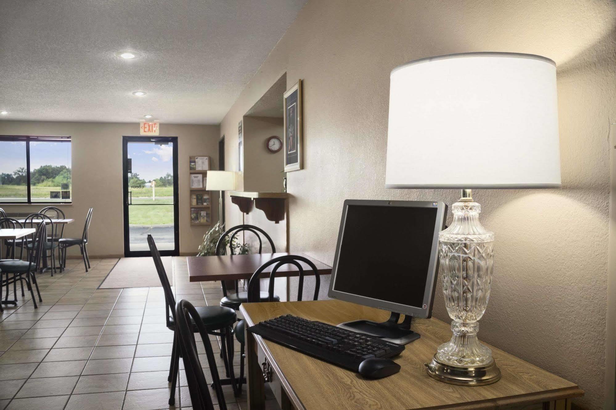 Super 8 By Wyndham Mayfield Extérieur photo